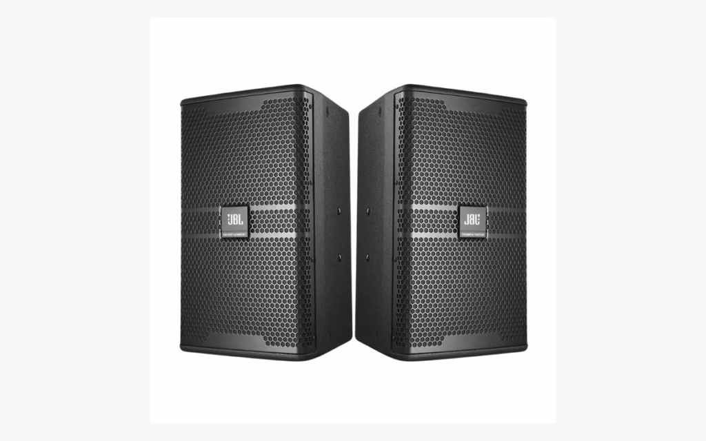 Loa JBL KP Series chụp trên nền trắng để minh họa review thiết kế KP4012